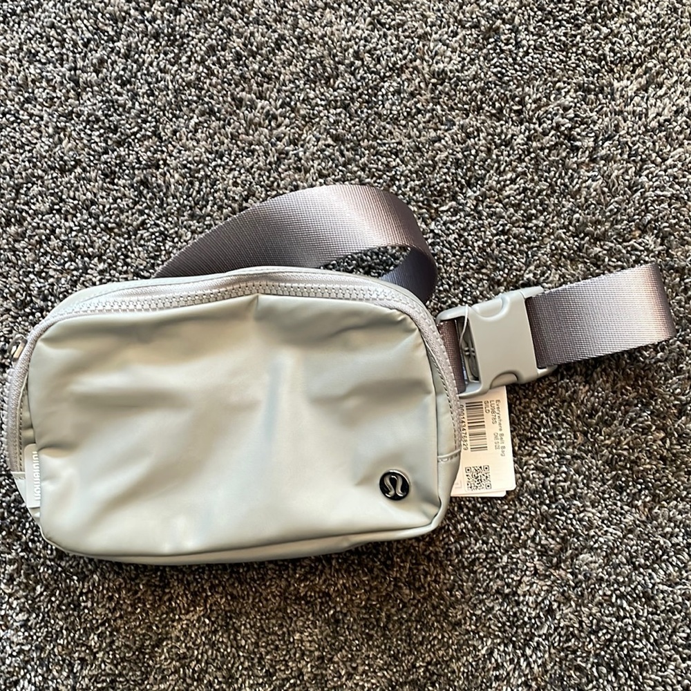 Lululemon Everywhere Belt Bag - Silver Drop - NWT